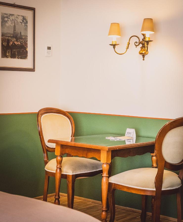Henri Hotel Wien Siebterbezirk Bagian luar foto