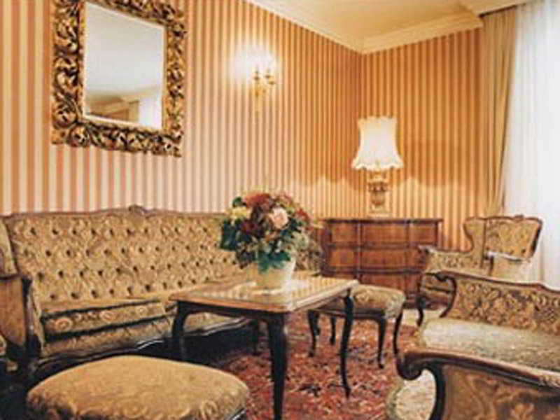 Henri Hotel Wien Siebterbezirk Interior foto
