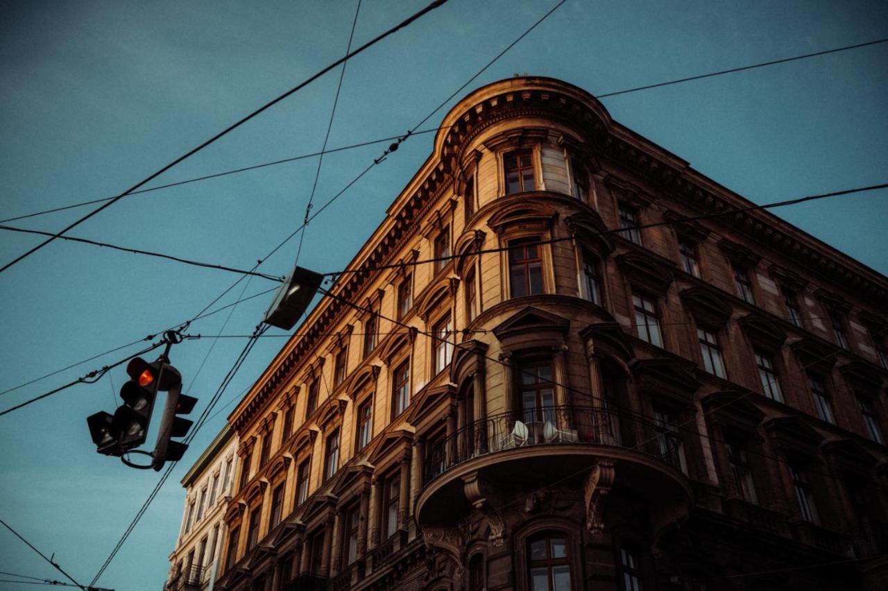 Henri Hotel Wien Siebterbezirk Bagian luar foto